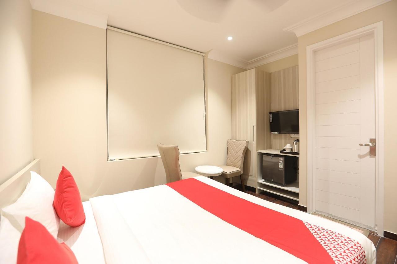 Oyo 43009 The Palm Green Hotel Indraprast Luaran gambar