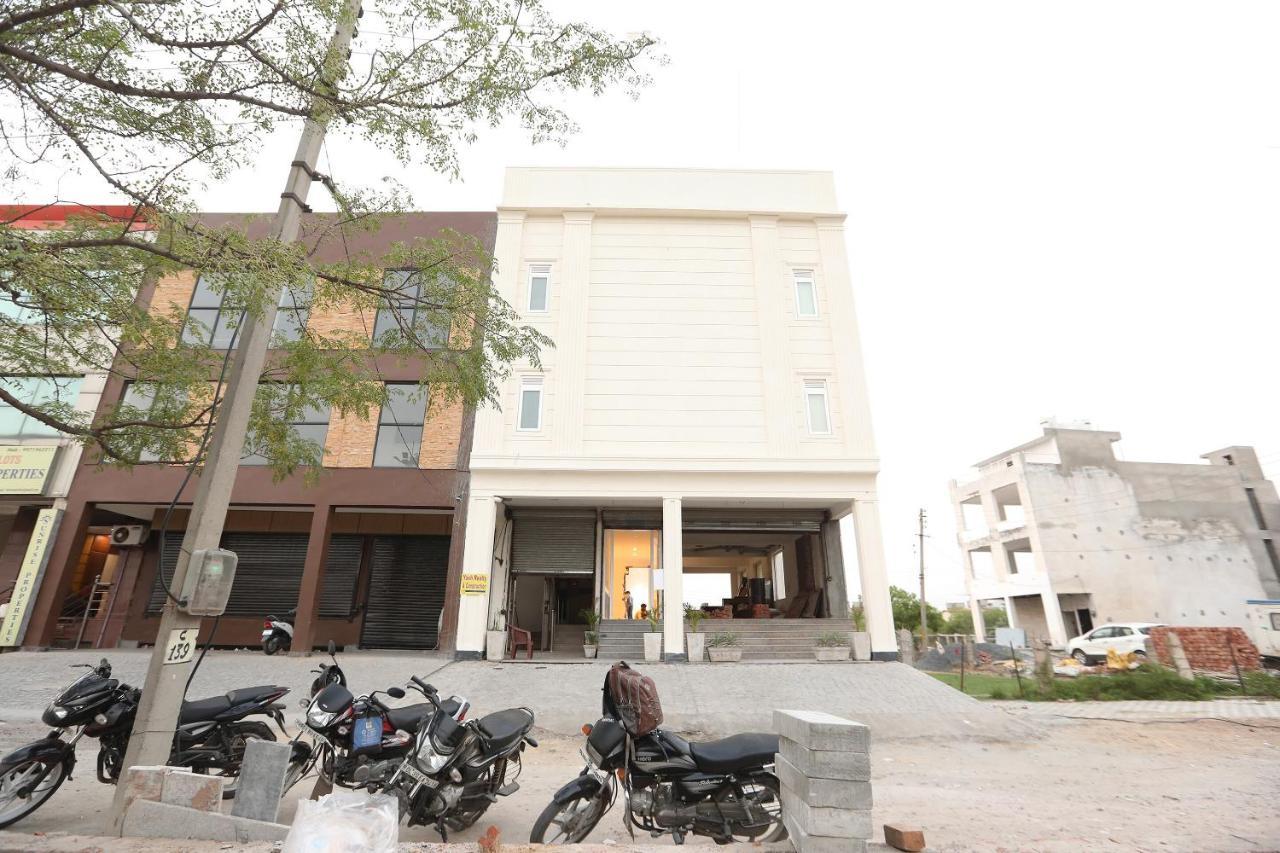 Oyo 43009 The Palm Green Hotel Indraprast Luaran gambar