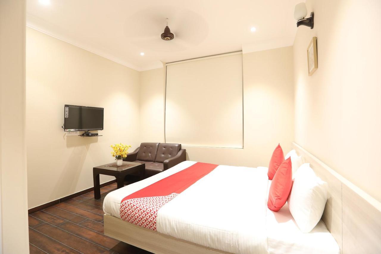 Oyo 43009 The Palm Green Hotel Indraprast Luaran gambar