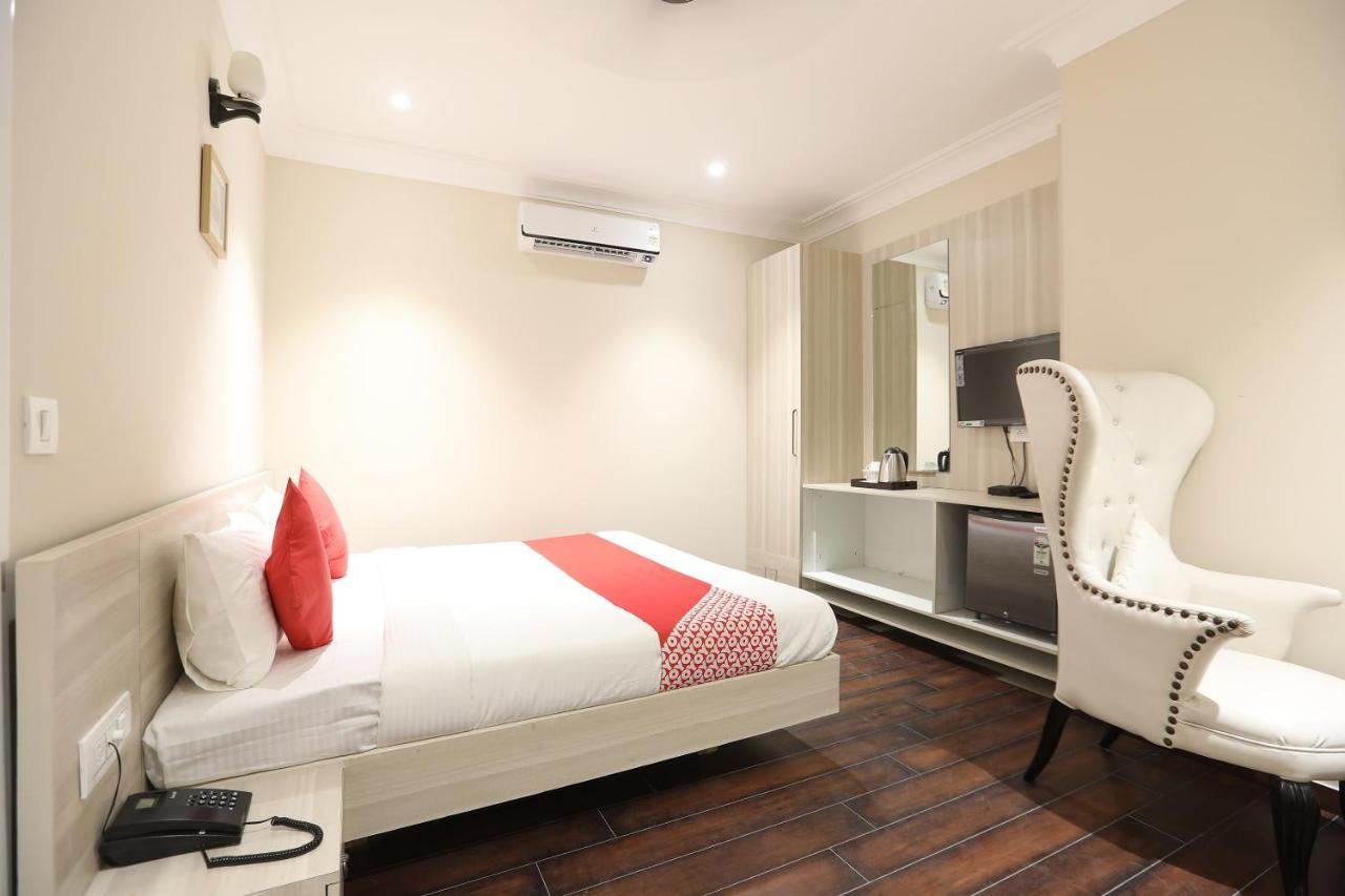 Oyo 43009 The Palm Green Hotel Indraprast Luaran gambar